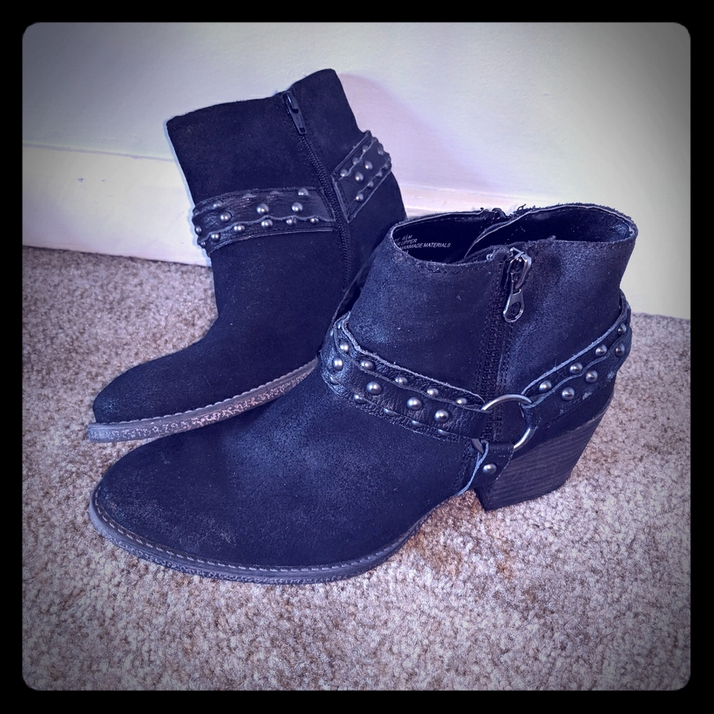 Crown Vintage Wendy Black Suede Booties Size 8.5